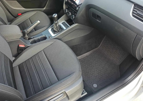 Skoda Octavia cena 55900 przebieg: 139000, rok produkcji 2018 z Zgierz małe 211